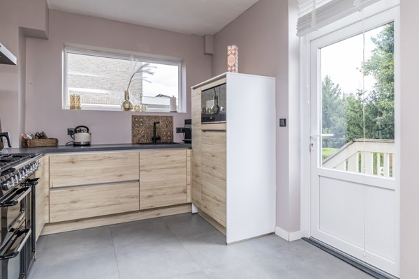 Foto - Te koop: Instapklare gemoderniseerde twee- onder- één kap woning uit 1969 met 144m2 wonen op een perceel van 391 m2 met een energielabel A in Simpelveld